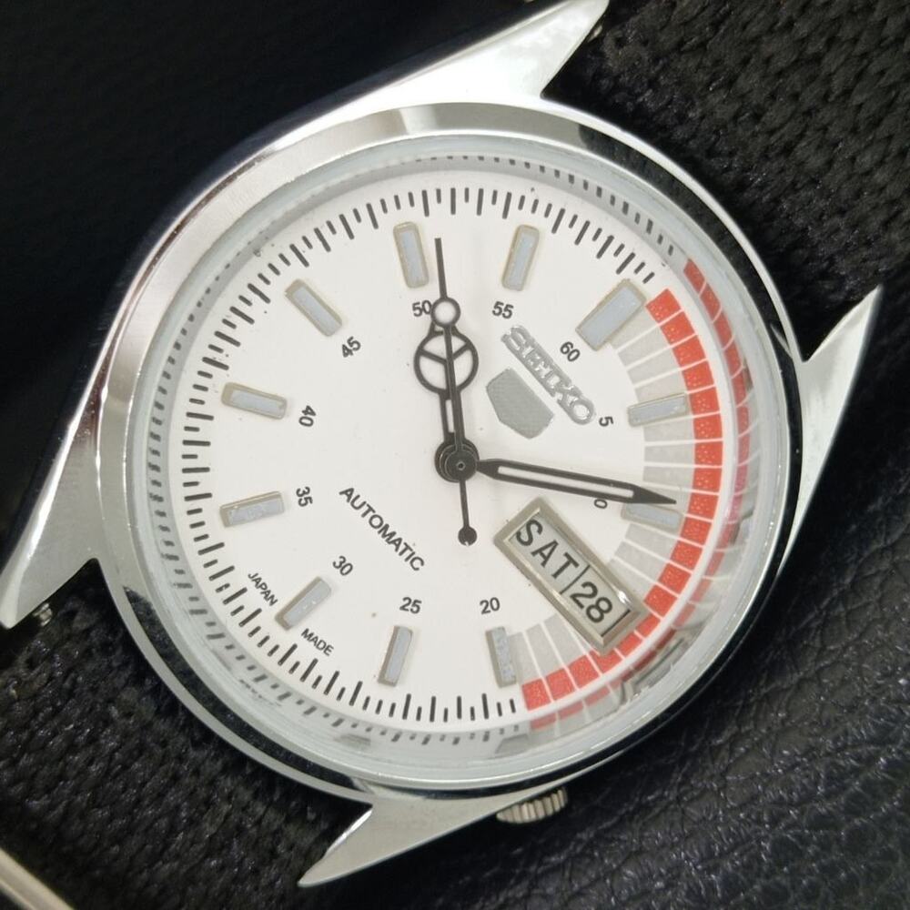Vintage 1975 Seiko Automatic Mens Silver Watch W/daydate & Red Accents